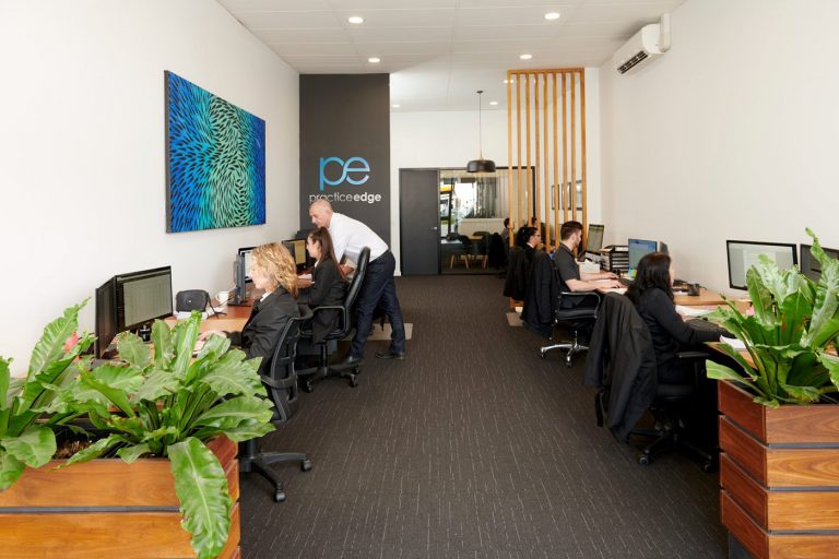 PE Contact Web 768x512