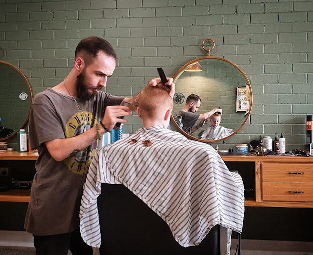 Top Hair Salons in Diamond Creek - Diamond Creek Shopping