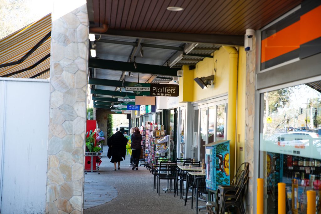 Shoppers in Diamond Creek
