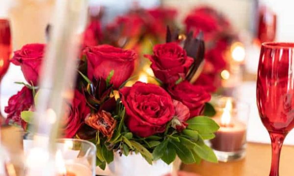 Red roses floral centerpiece for dining table at Diamond Creek Shopping.