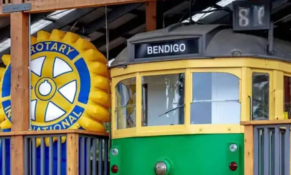 Vintage green and yellow tram with "BENDIGO" sign at Diamond Creek Shopping.